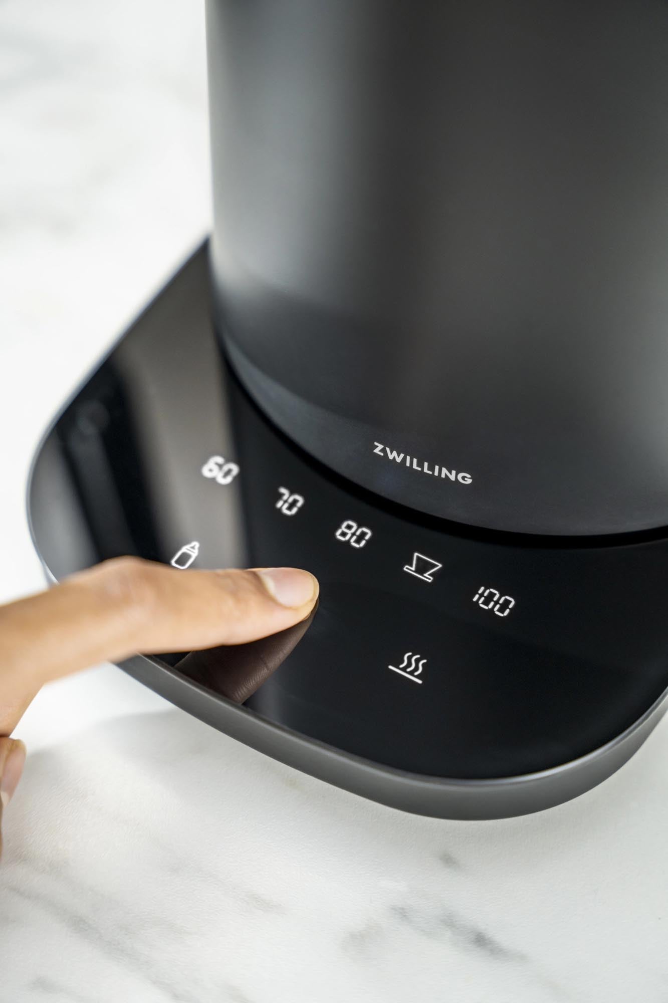 Zwilling Enfinigy PRO: Schwarzer 1.5l Wasserkocher mit Top-Features.