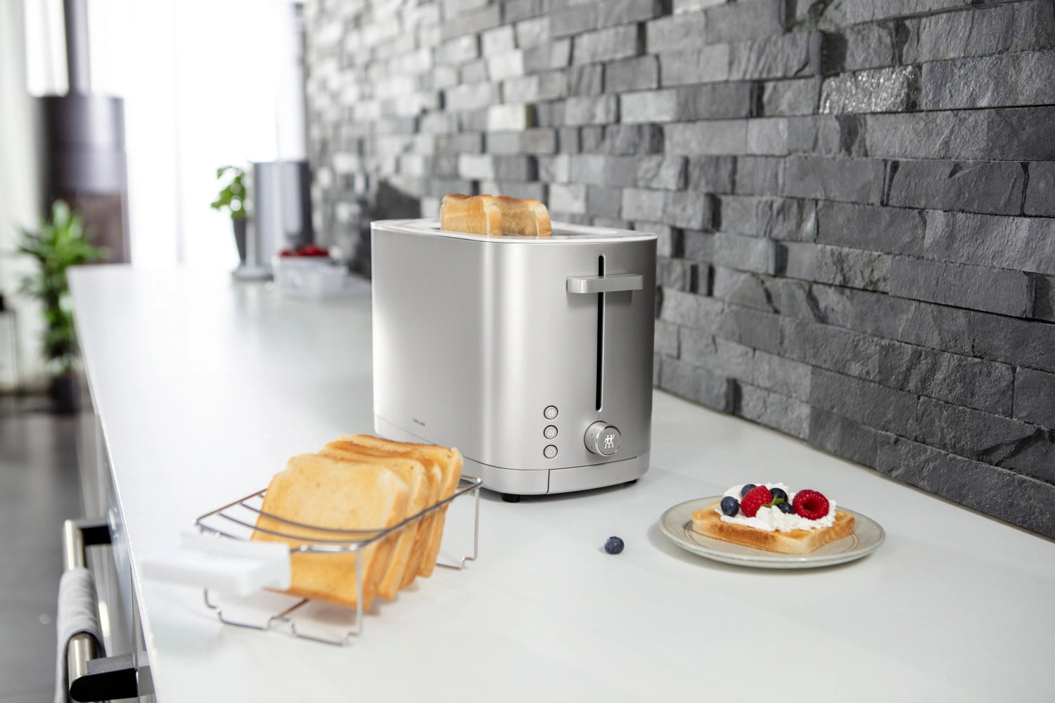 Enfinigy Toaster 2 mit Brötchenaufsatz silber