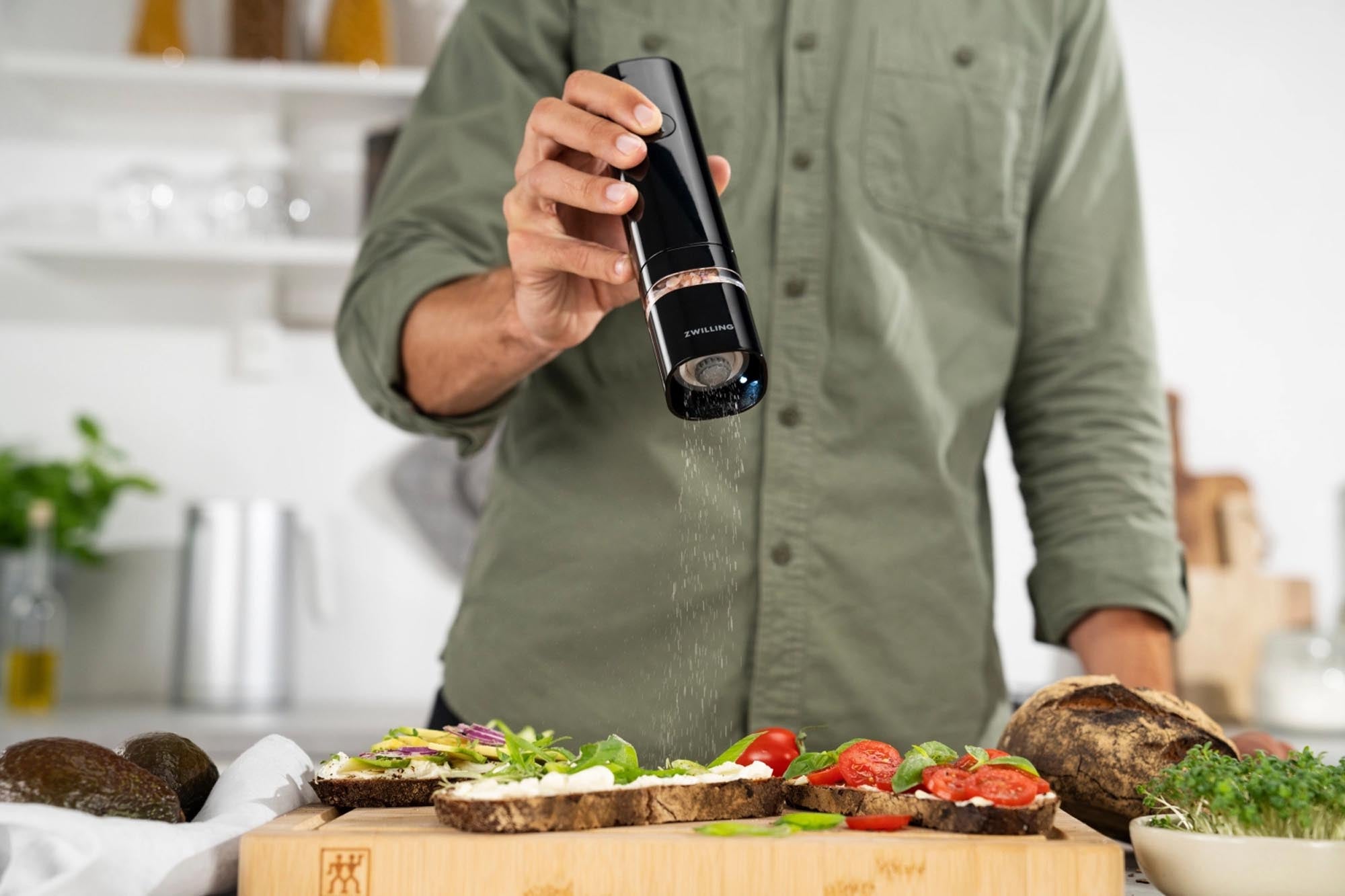 Zwilling Enfinigy: Elektrische Mühle für müheloses Würzen.