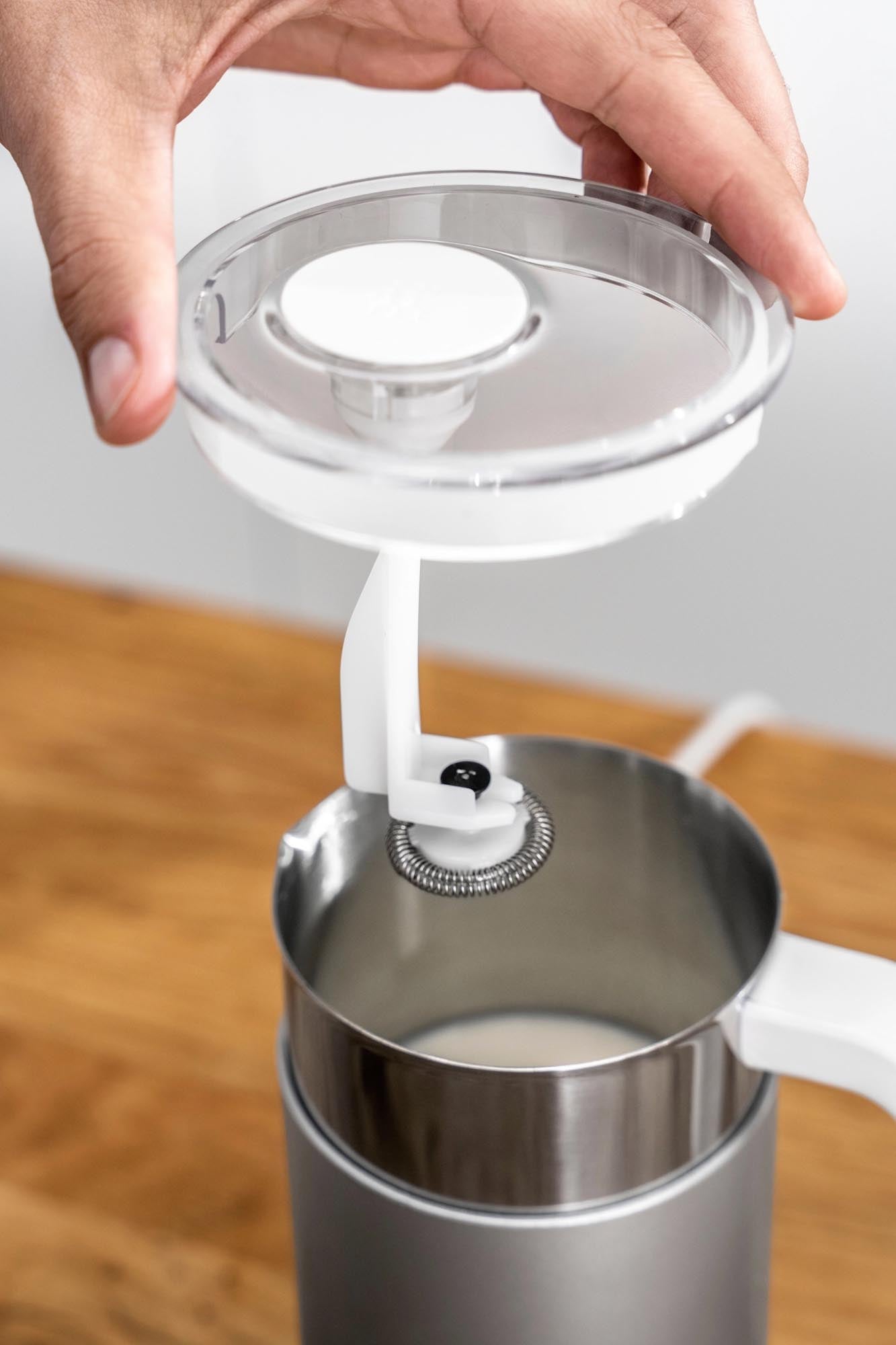 Eleganter Zwilling Milchaufschäumer: 400ml, Edelstahl, cremiger Schaum für Cappuccino & Latte, pflegeleicht, Barista-Qualität.