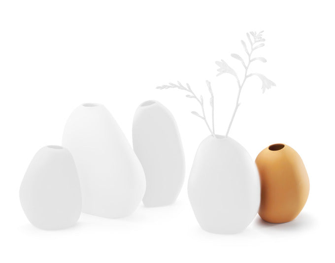 PHILIPPI Vase Bud Keramik 9x5x13 cm nougat in präsentiert im Onlineshop von KAQTU Design AG. Vase ist von PHILIPPI
