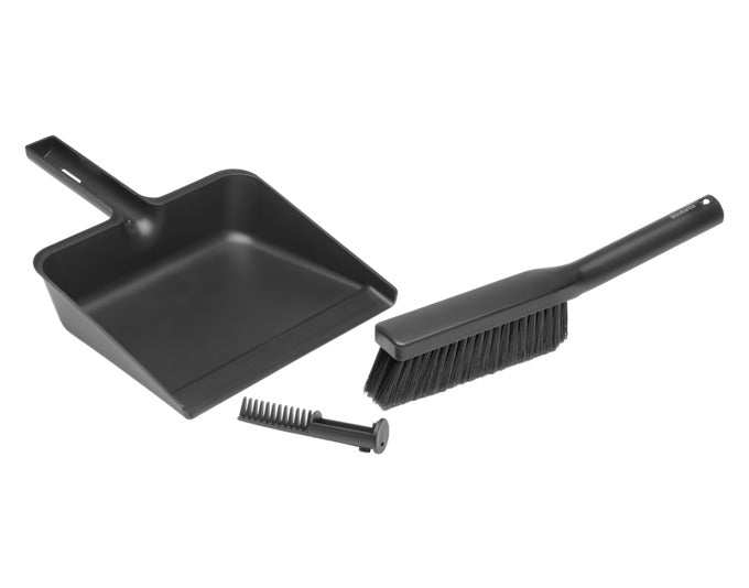 Entdecken Sie die BRABANTIA Kehrgarnitur SinkSide in elegantem Dunkelgrau – Ihr stilvoller und praktischer Helfer für ein sauberes Zuhause.