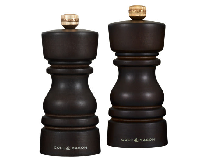 COLE&MASON Pfeffer-/Salzmühlen Set London Buche dunkel 13x5.6x5.6 cm in präsentiert im Onlineshop von KAQTU Design AG. Salz & Pfeffer ist von COLE & MASON