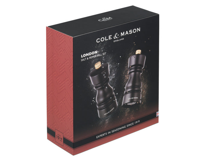 Entdecken Sie das COLE&MASON Pfeffer-/Salzmühlen Set London aus edlem Buchenholz in Dunkel, das stilvolles Design mit innovativer Funktionalität vereint.
