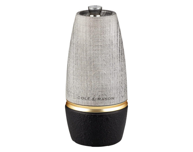 COLE&MASON Salzmühle Bridgwater Gusseisen/Holz grau 13.5x6.4x6.4 cm in präsentiert im Onlineshop von KAQTU Design AG. Salz & Pfeffer ist von COLE & MASON