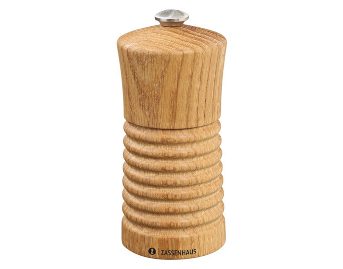 ZASSENHAUS Pfeffermühle Heilbronn 13x5.8 cm Eiche in präsentiert im Onlineshop von KAQTU Design AG. Salz & Pfeffer ist von ZASSENHAUS