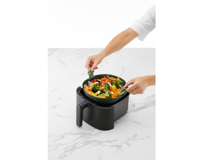Entdecken Sie die Lékué Silikonform für Heissluftfritteusen (ø 23 cm) – ideal für gesundes Kochen, leicht zu reinigen und langlebig. Perfekt für Ihre Küche!