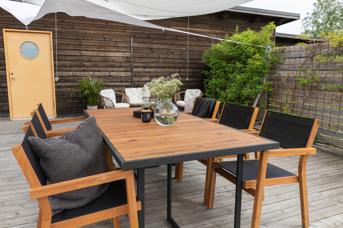 Khung Gartentisch in Natur präsentiert im Onlineshop von KAQTU Design AG. Gartentisch ist von Venture Home