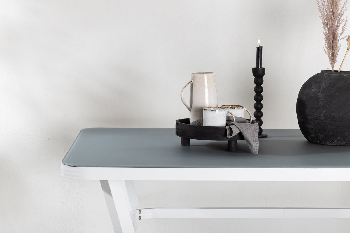 Virya Gartentisch in Grau präsentiert im Onlineshop von KAQTU Design AG. Gartentisch ist von Venture Home