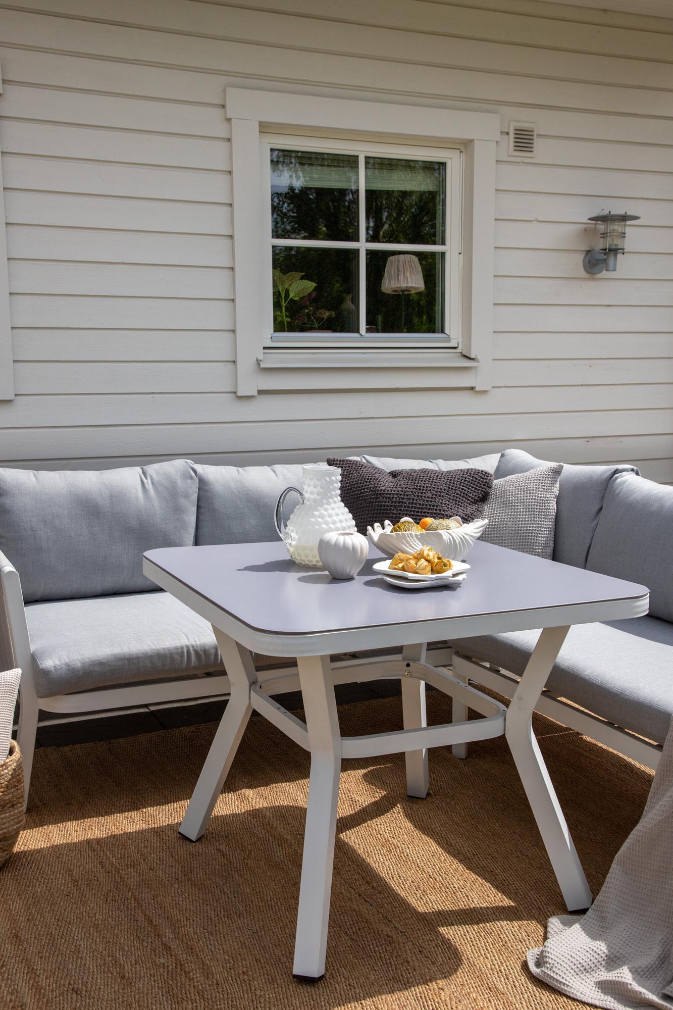 Entspannen Sie stilvoll im Freien mit dem Virya Ecksofa Outdoorset 90cm von Venture Home. Hochwertige Materialien und elegantes Design für Ihre Terrasse.
