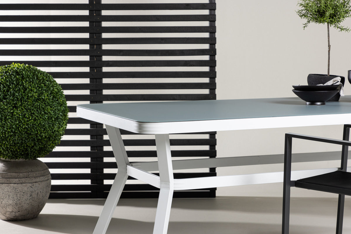 Virya Gartentisch in Weiss präsentiert im Onlineshop von KAQTU Design AG. Gartentisch ist von Venture Home