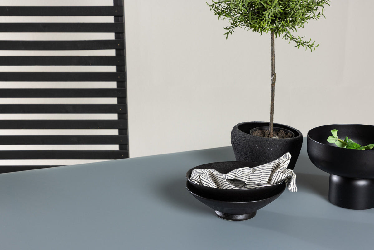 Virya Gartentisch in Weiss präsentiert im Onlineshop von KAQTU Design AG. Gartentisch ist von Venture Home
