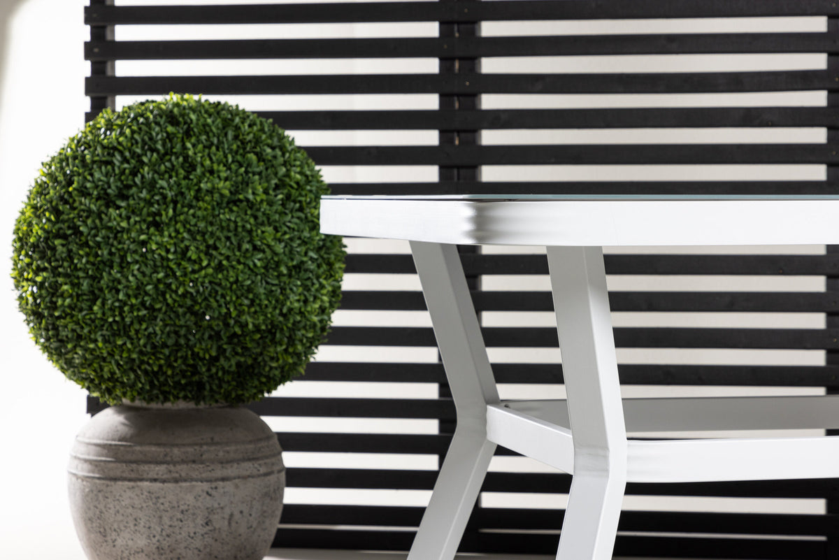 Virya Gartentisch in Weiss präsentiert im Onlineshop von KAQTU Design AG. Gartentisch ist von Venture Home