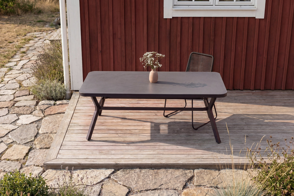 Virya Gartentisch in Schwarz präsentiert im Onlineshop von KAQTU Design AG. Gartentisch ist von Venture Home