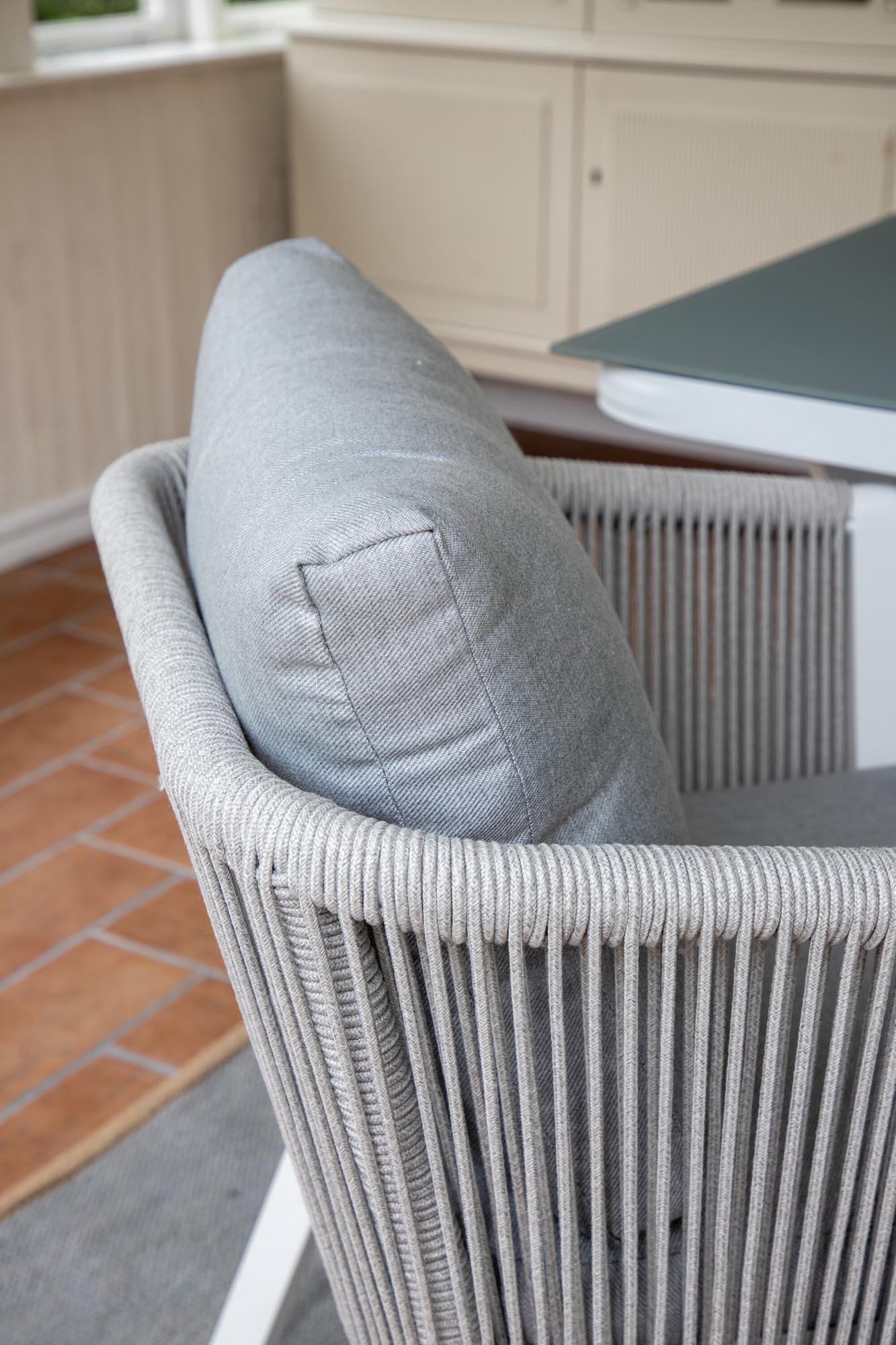 Eleganter Virya Gartenstuhl von Venture Home für Ihren Aussenbereich.