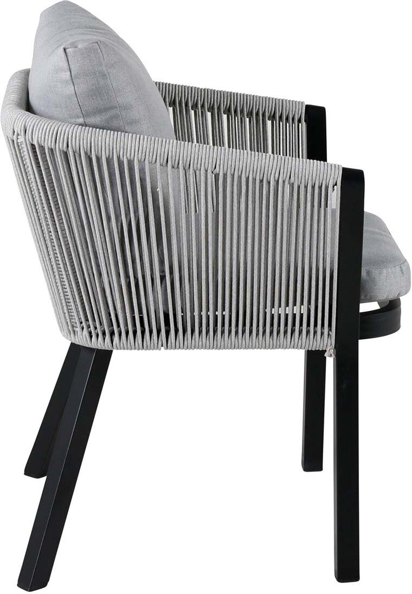 Entdecken Sie den Virya Gartenstuhl von Venture Home: Modernes Design, komfortable Armlehnen und langlebige Materialien für stilvolles Sitzen im Freien.