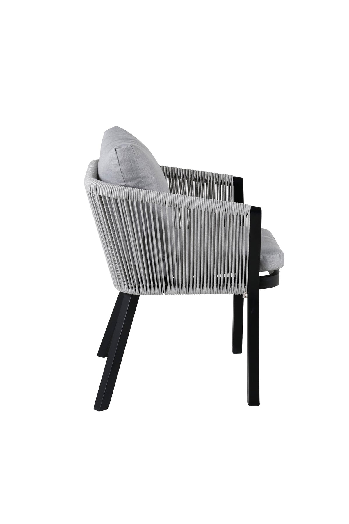 Virya Gartenstuhl in Schwarz präsentiert im Onlineshop von KAQTU Design AG. Gartenstuhl mit Armlehnen ist von Venture Home