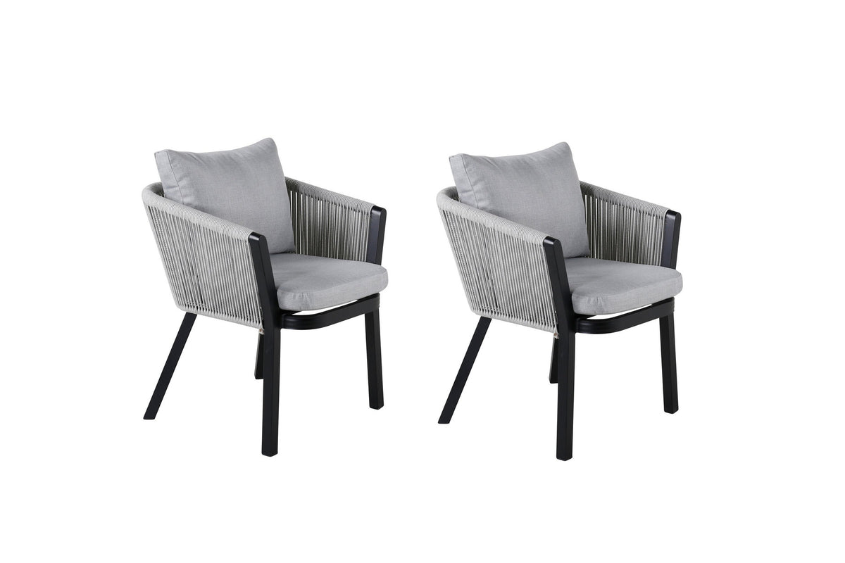 Virya Gartenstuhl in Schwarz präsentiert im Onlineshop von KAQTU Design AG. Gartenstuhl mit Armlehnen ist von Venture Home