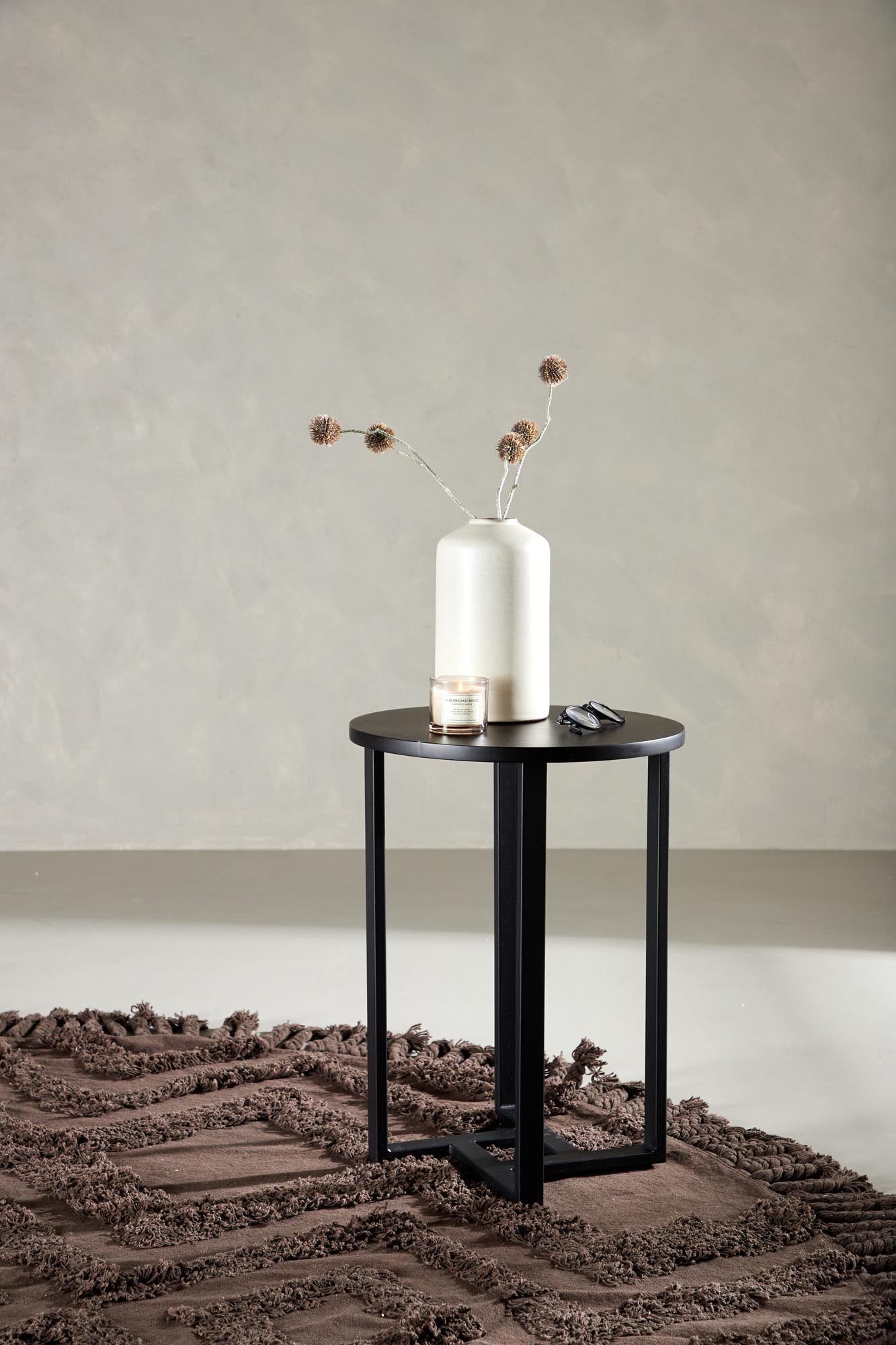 Eleganter Lawton Coffee Tisch von Venture Home für zeitlose Eleganz.