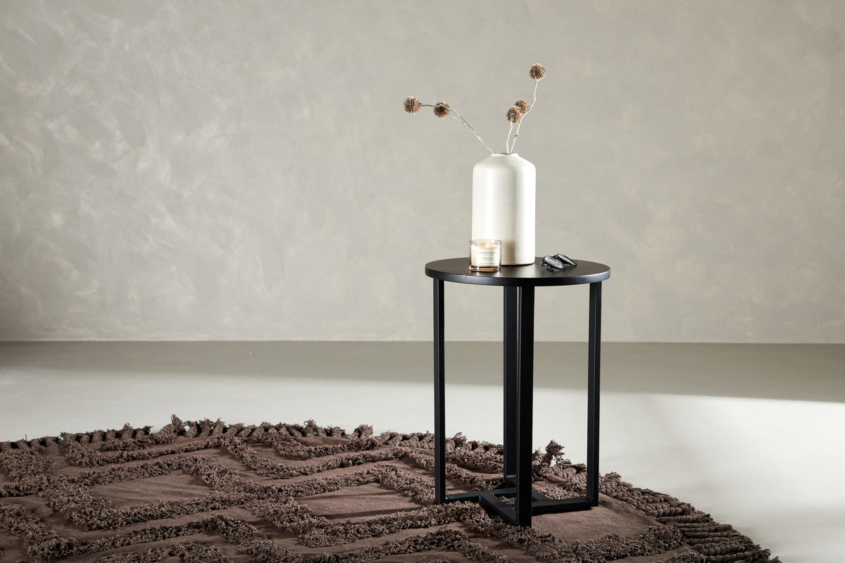 Lawton Coffee Tisch in Schwarz präsentiert im Onlineshop von KAQTU Design AG. Beistelltisch ist von Venture Home