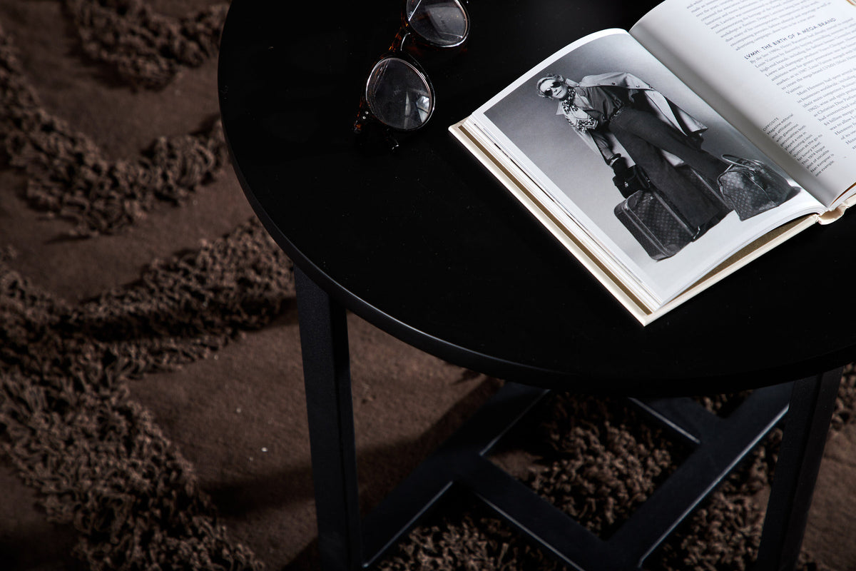 Lawton Coffee Tisch in Schwarz präsentiert im Onlineshop von KAQTU Design AG. Beistelltisch ist von Venture Home