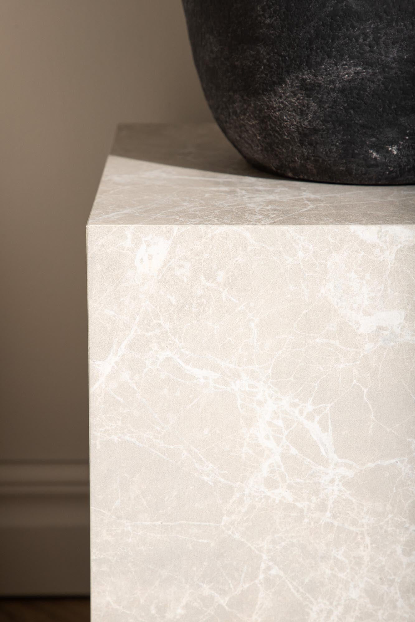 York Coffee Tisch High: Zeitloses Design für Ihr modernes Zuhause.