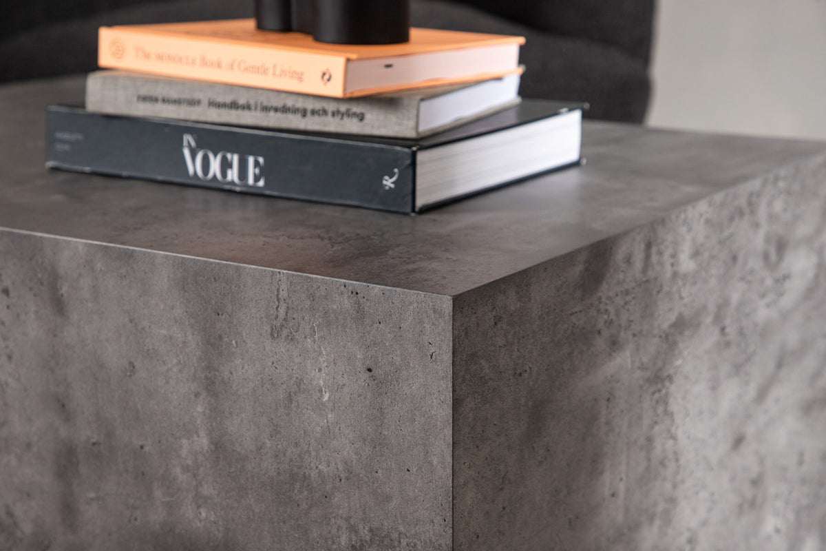 York Coffee Tisch Low in Dunkelgrau präsentiert im Onlineshop von KAQTU Design AG. Beistelltisch ist von Venture Home