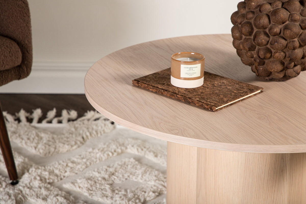 Olivia Coffee Tisch von Venture Home – Wohnbeispiel