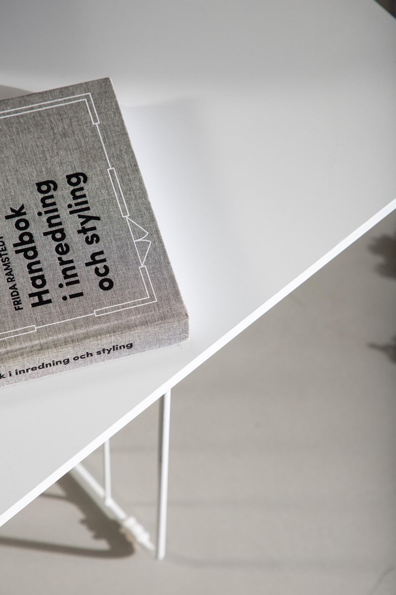 Dayton Coffee Tisch in Weiss präsentiert im Onlineshop von KAQTU Design AG. Beistelltisch ist von Venture Home