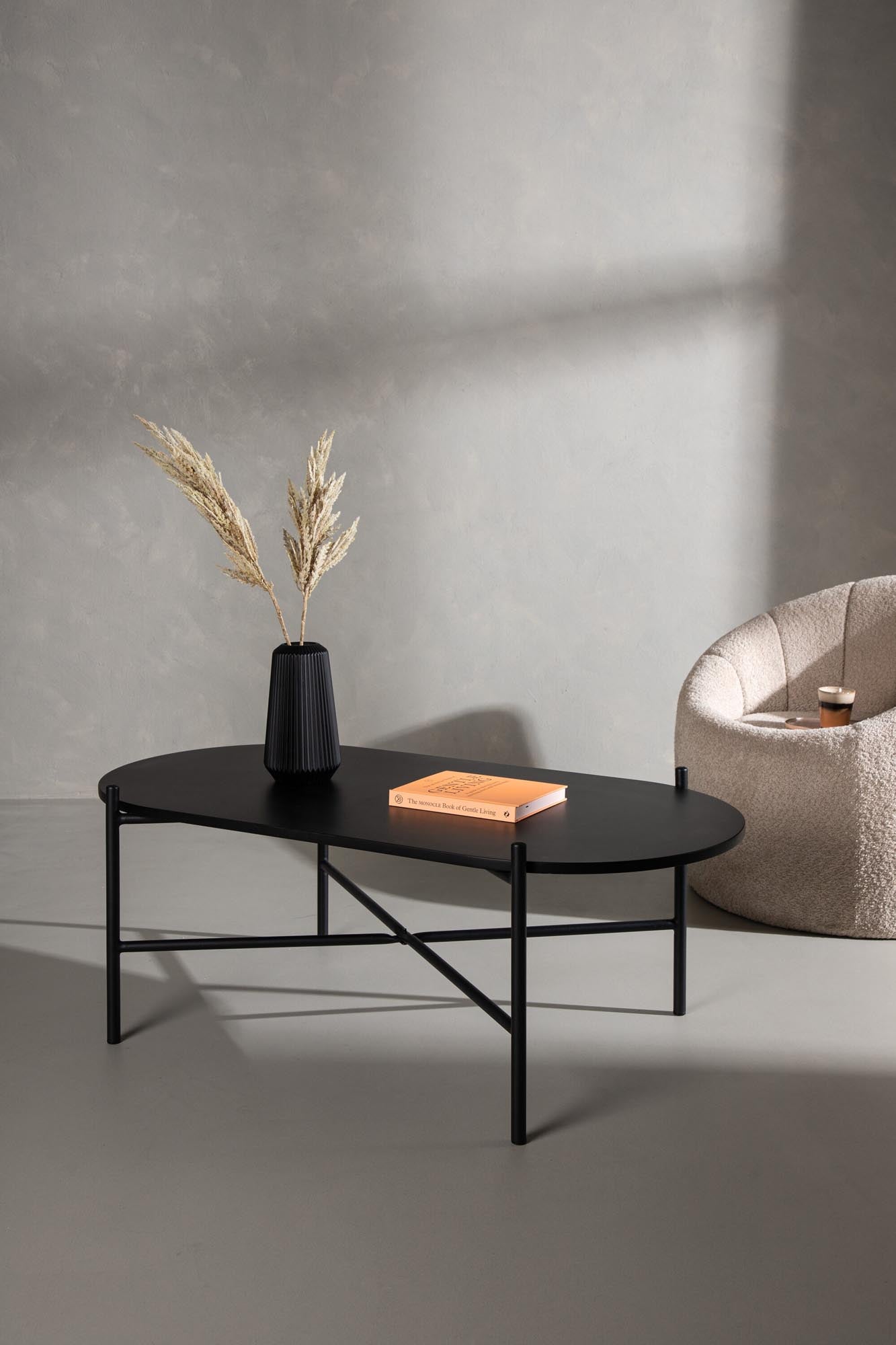 Moderner Pueblo Tisch von Venture Home: Stilvoll und funktional.