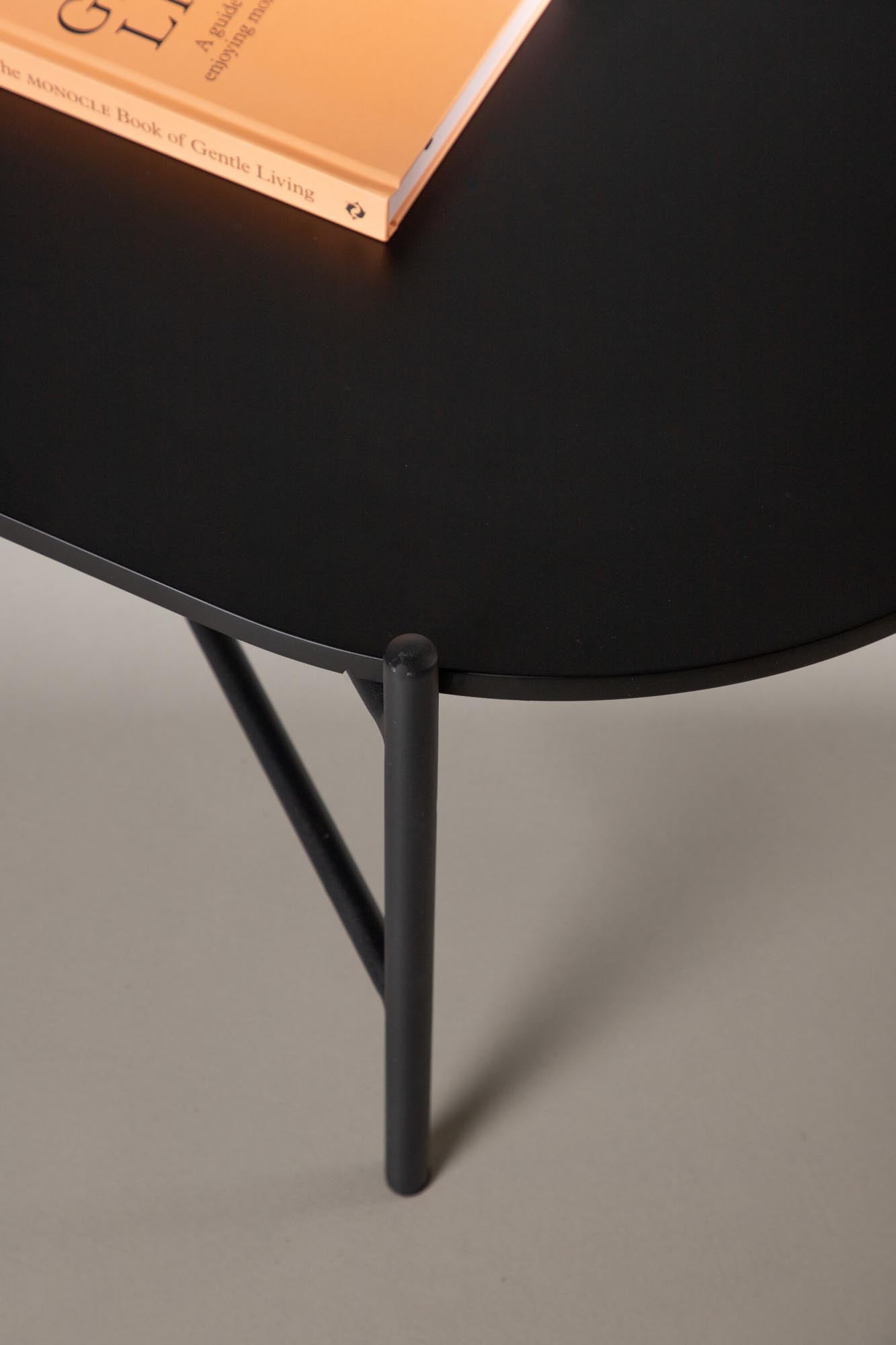 Eleganter Pueblo Beistelltisch von Venture Home: Skandinavisches Design, robuste Materialien und großzügiger Platz für Ihr Zuhause.