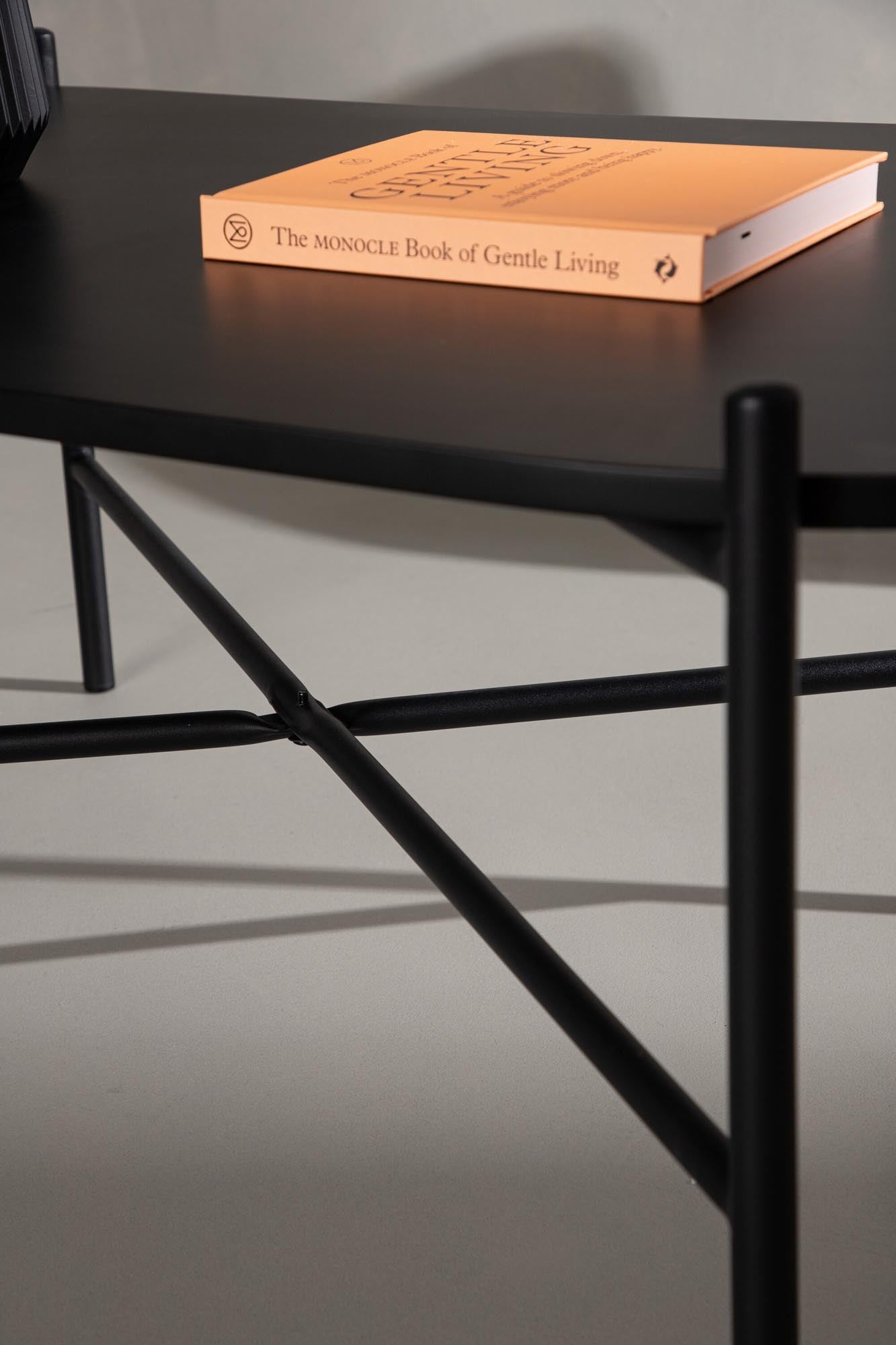 Entdecken Sie den Pueblo Beistelltisch von Venture Home: Stilvolles skandinavisches Design, langlebige Materialien und viel Platz für Ihre Wohnideen.