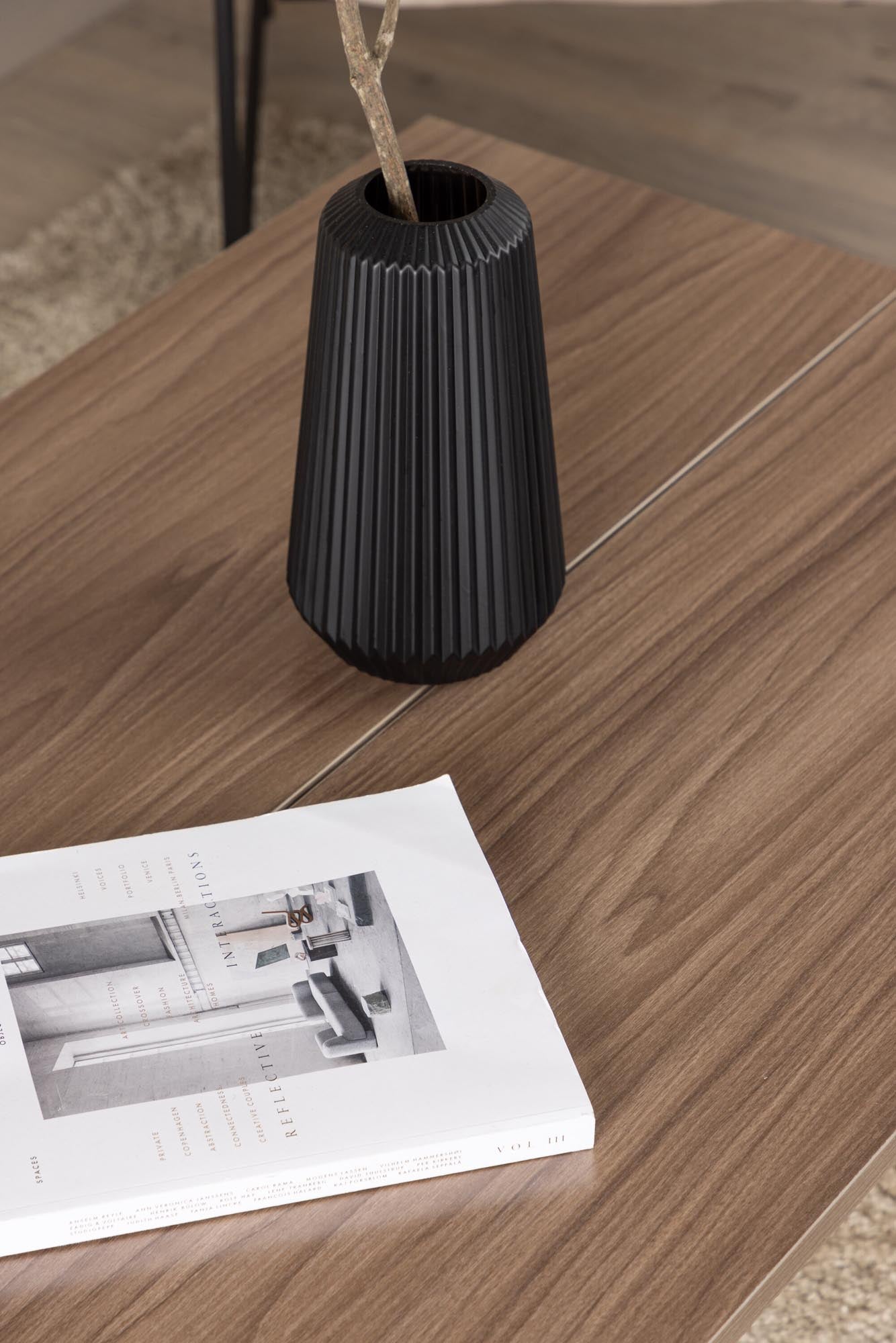 Eleganter Bethan Tisch: Minimalistisches Design für jedes Zuhause.