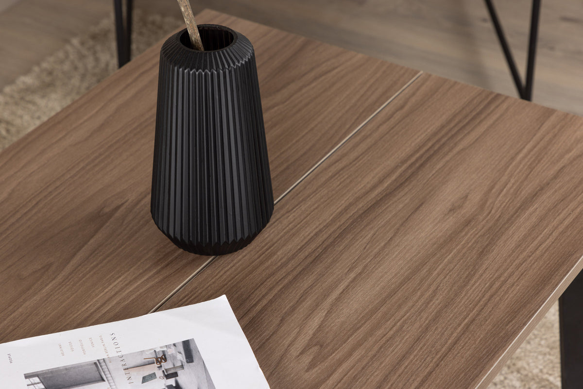 Bethan Beistelltisch in Nussbaum präsentiert im Onlineshop von KAQTU Design AG. Beistelltisch ist von Venture Home