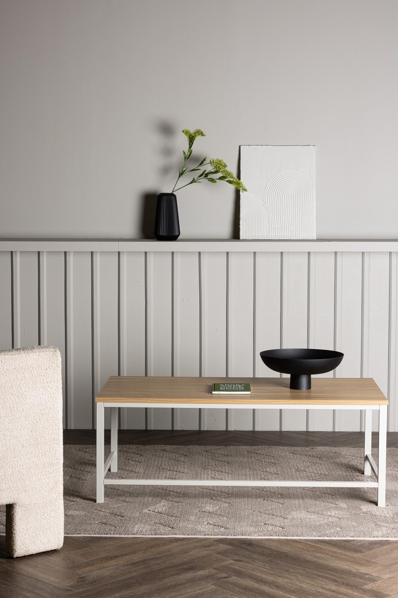 Stylischer Rise Beistelltisch von Venture Home: Hochwertige Materialien und vielseitige Einsatzmöglichkeiten für ein modernes Zuhause.