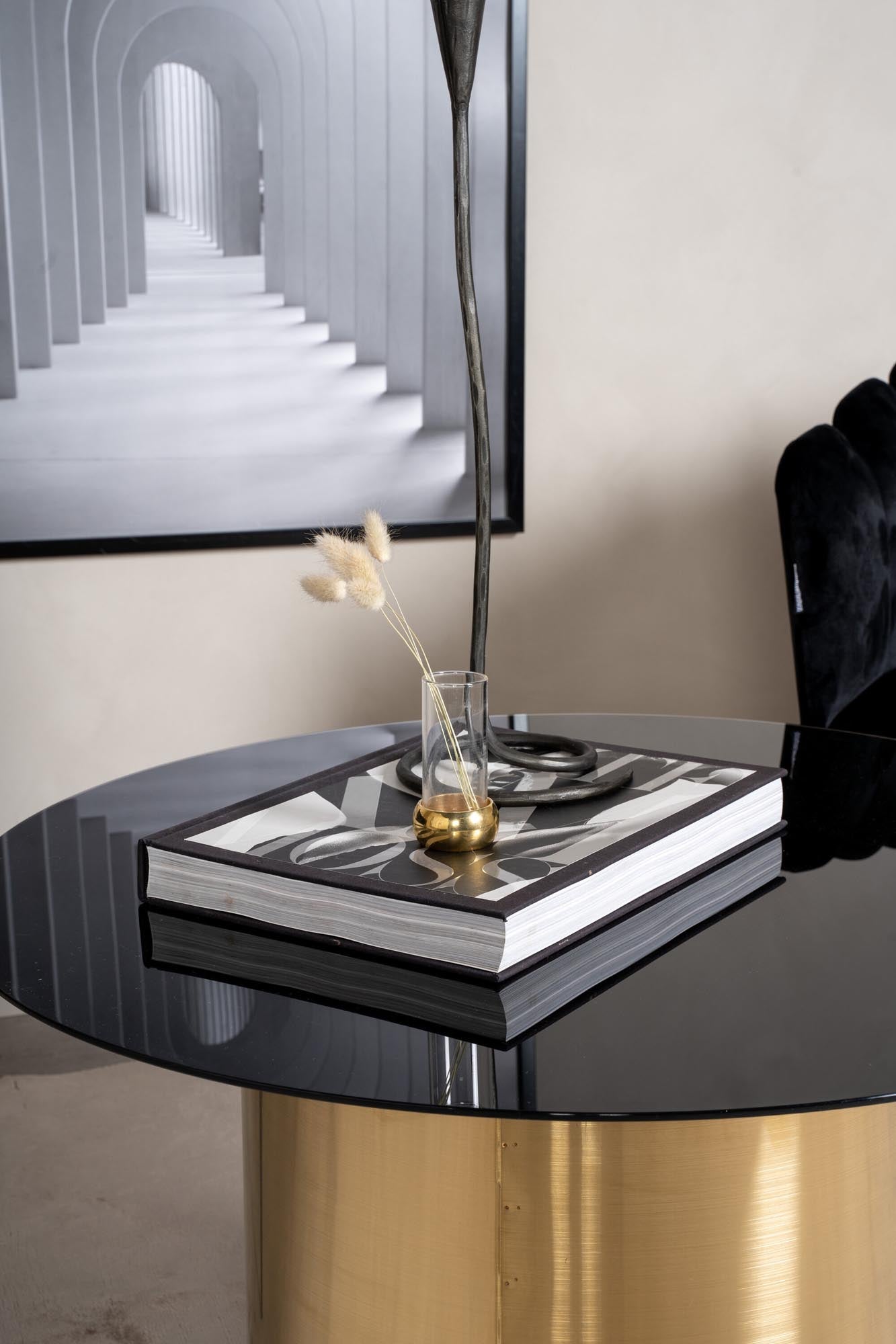 Moderner Ystad Beistelltisch von Furniture Fashion, stilvoll und funktional, ideal für jedes Wohnambiente.