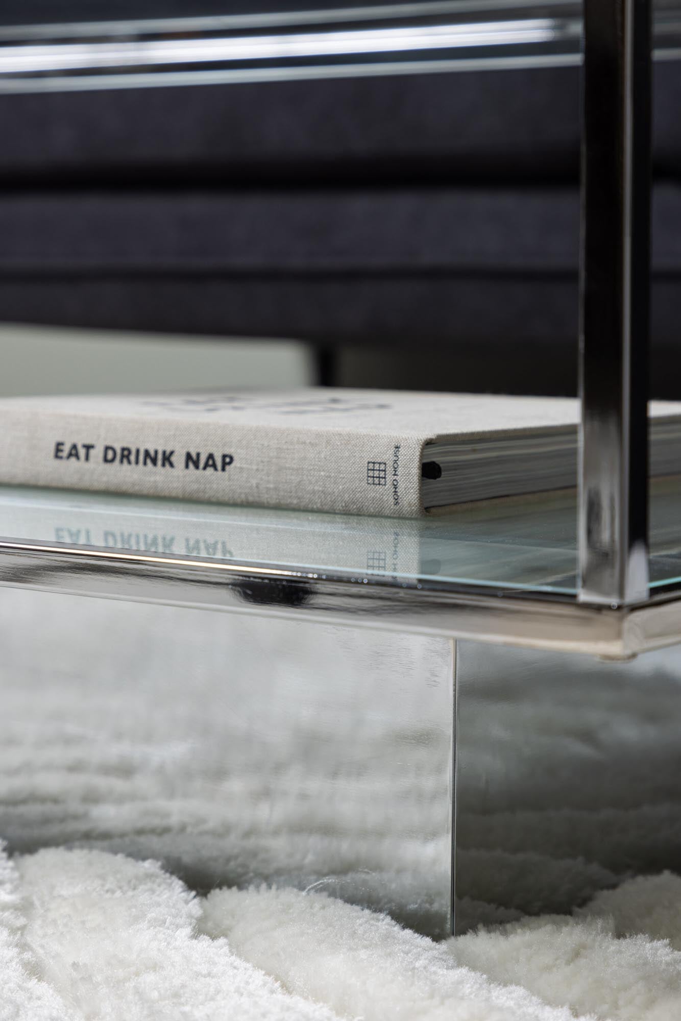 Der Maglehem Coffee Tisch von Furniture Fashion besticht durch modernes Design und hochwertige Materialien.