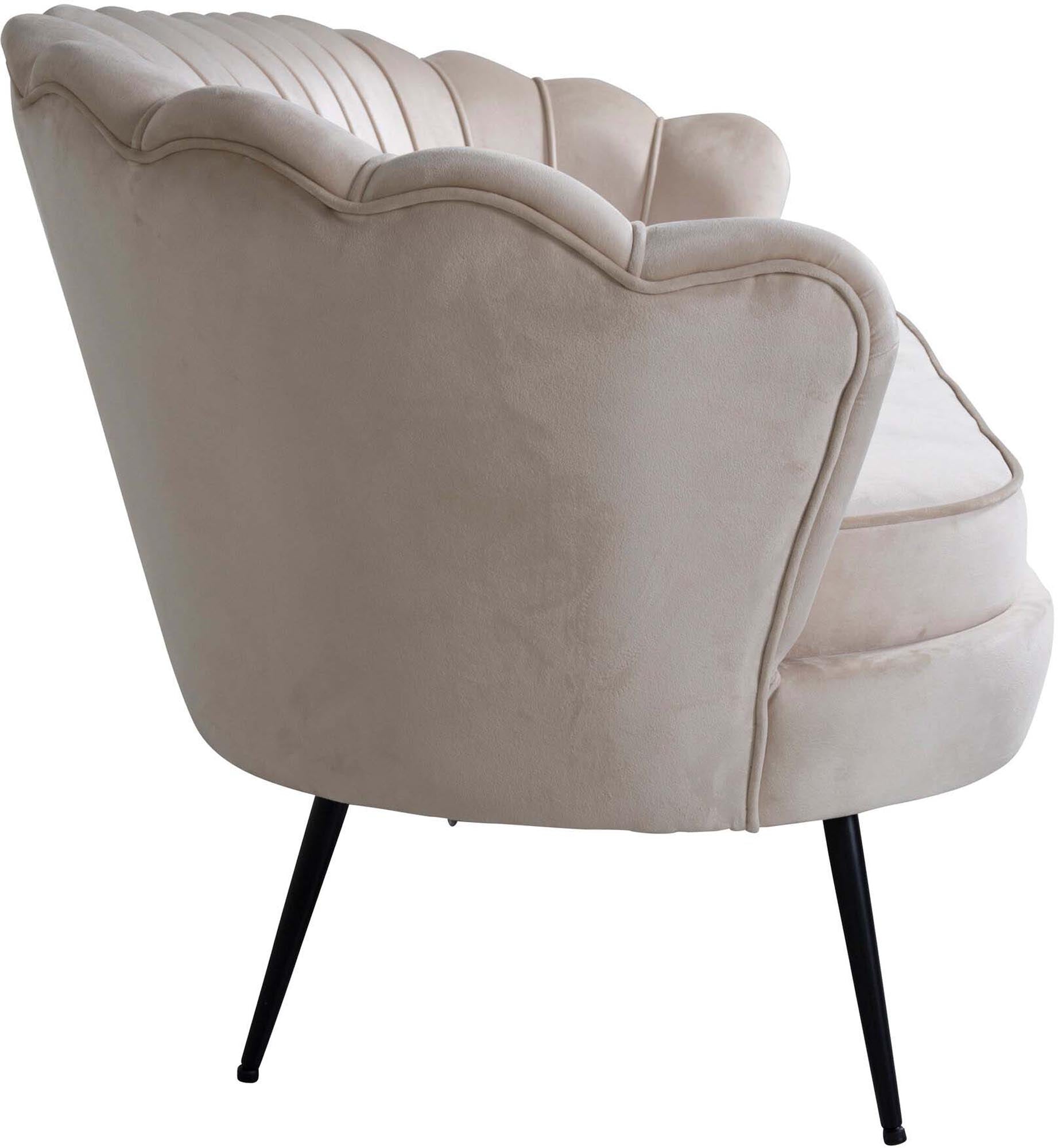 Elegantes Calais Sofa von Venture Home in cremeweißem Samt. Perfekt für gesellige Abende und stilvolle Wohnzimmergestaltung.