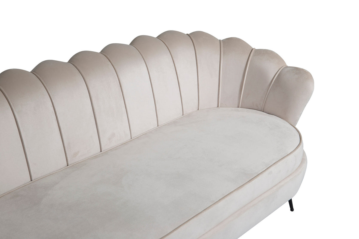 Calais Sofa in Beige präsentiert im Onlineshop von KAQTU Design AG. 3er Sofa ist von Venture Home