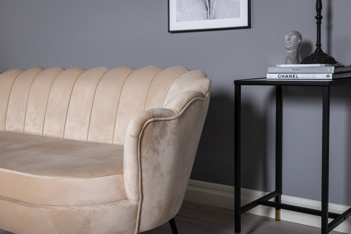 Calais Sofa in Beige präsentiert im Onlineshop von KAQTU Design AG. 3er Sofa ist von Venture Home