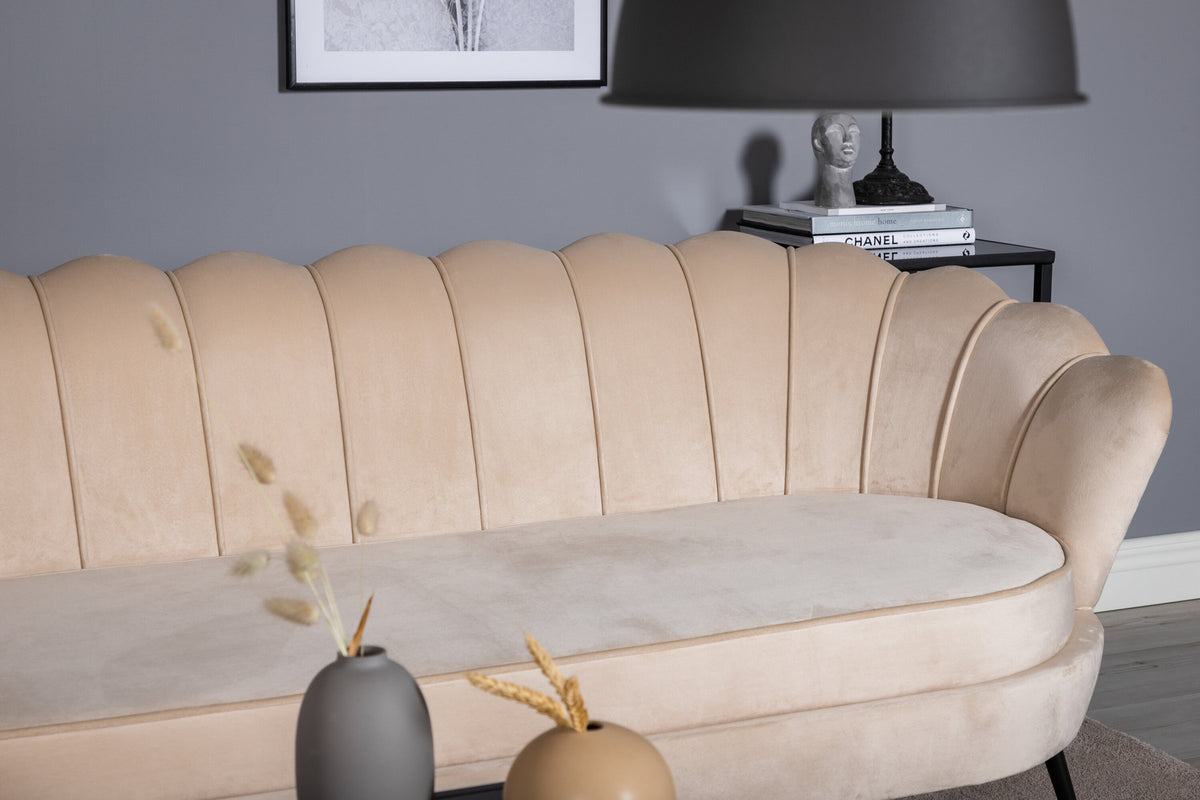 Calais Sofa in Beige präsentiert im Onlineshop von KAQTU Design AG. 3er Sofa ist von Venture Home
