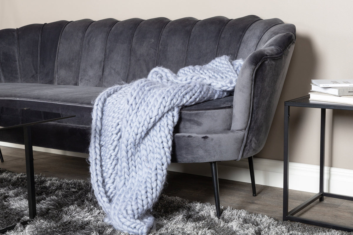 Calais Sofa in Dunkelgrau präsentiert im Onlineshop von KAQTU Design AG. 3er Sofa ist von Venture Home