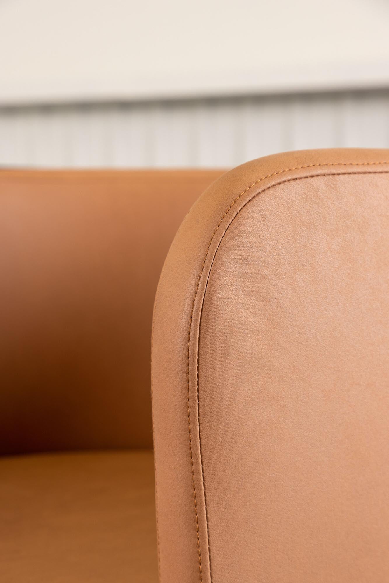 Der Simrishamn Stuhl von Furniture Fashion besticht durch modernes Design, Komfort und hochwertige Materialien.