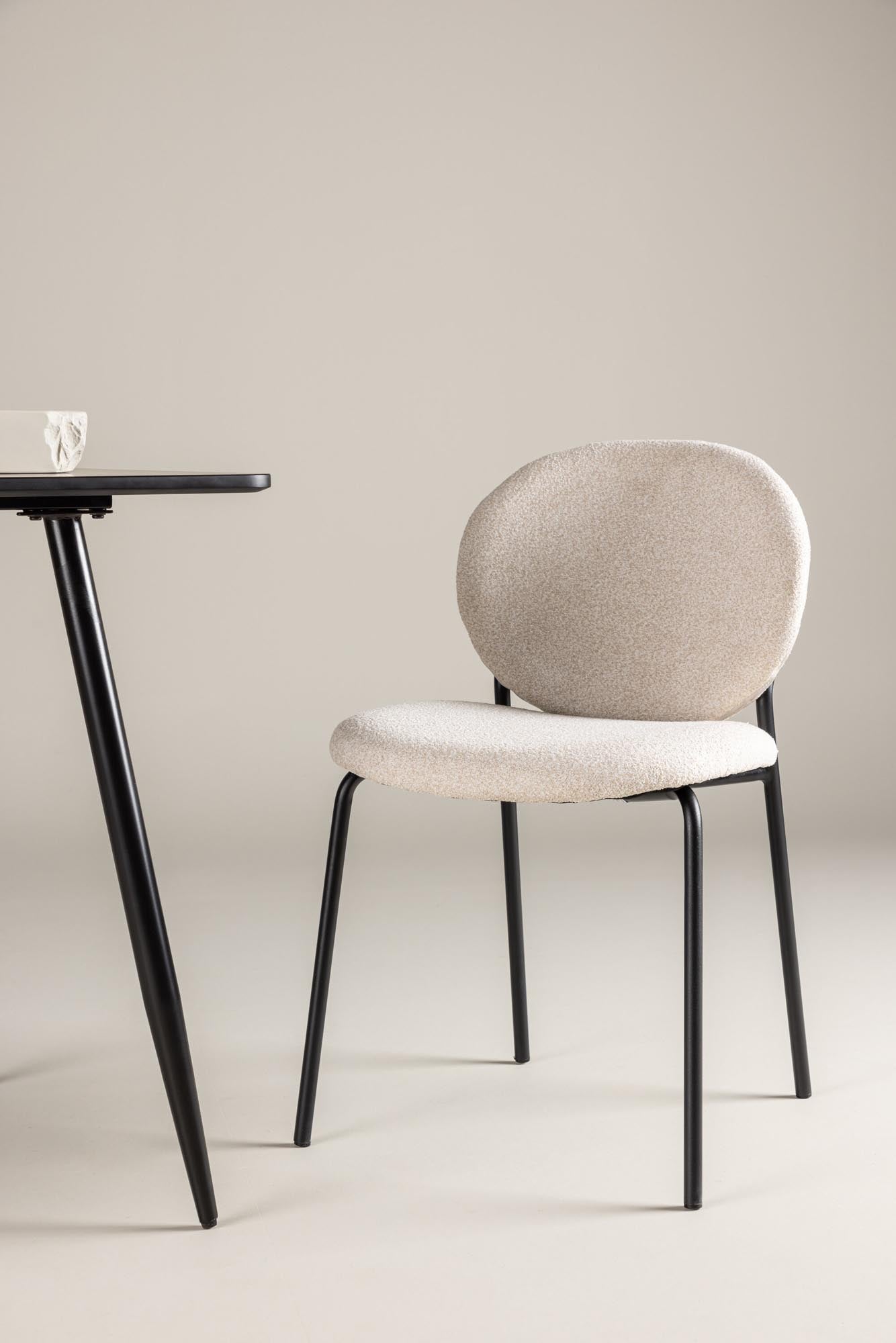 Stilvoller Vault Stuhl: Komfort trifft auf modernes Design.