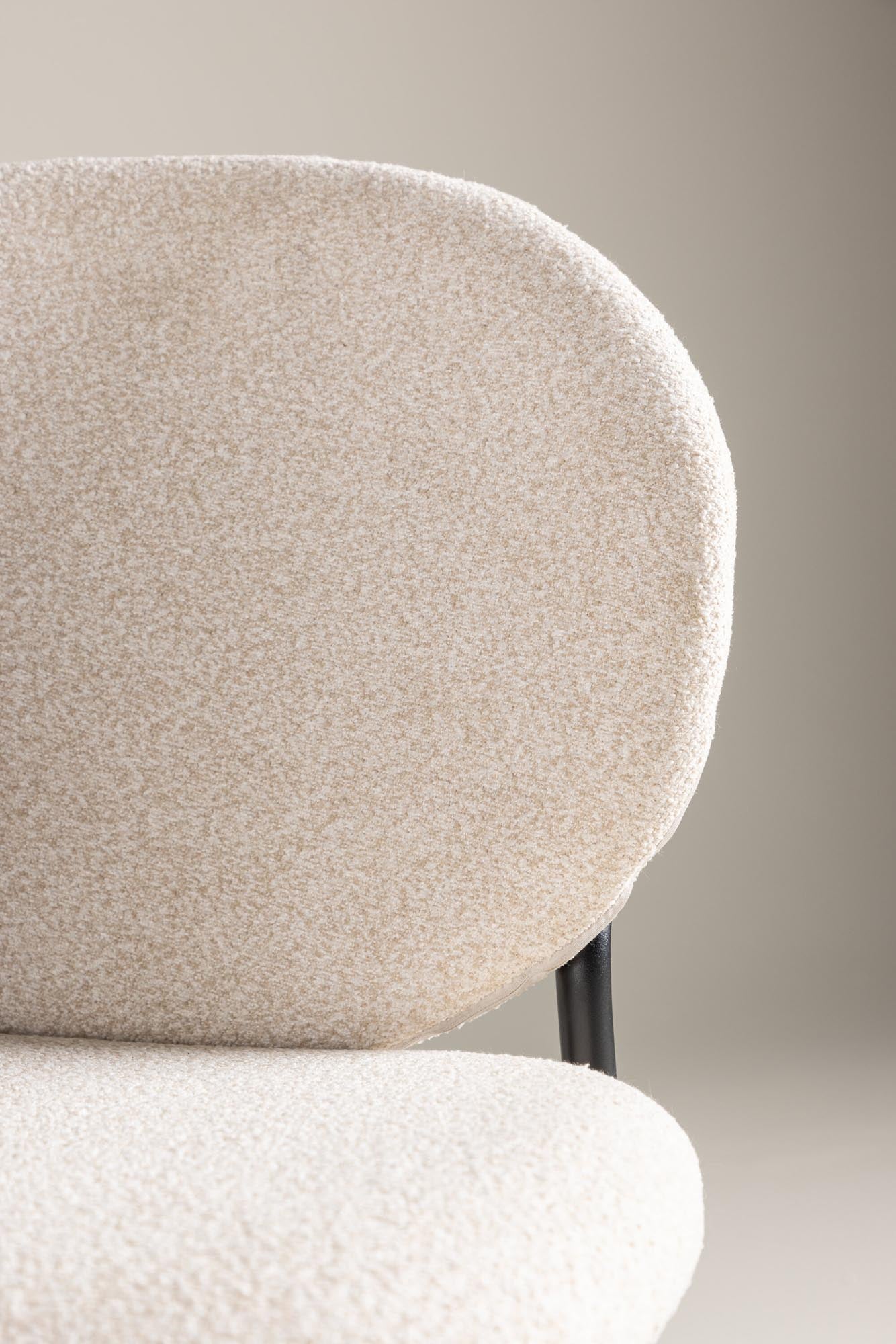 Vault Stuhl: Zeitloses Design für Ihr stilvolles Esszimmer.