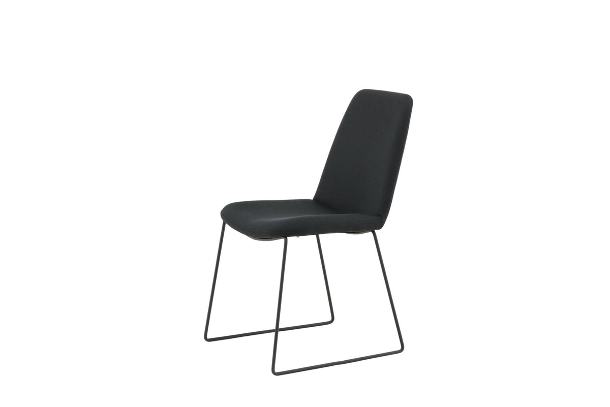 Muce Stuhl in Schwarz präsentiert im Onlineshop von KAQTU Design AG. Stuhl ist von Venture Home
