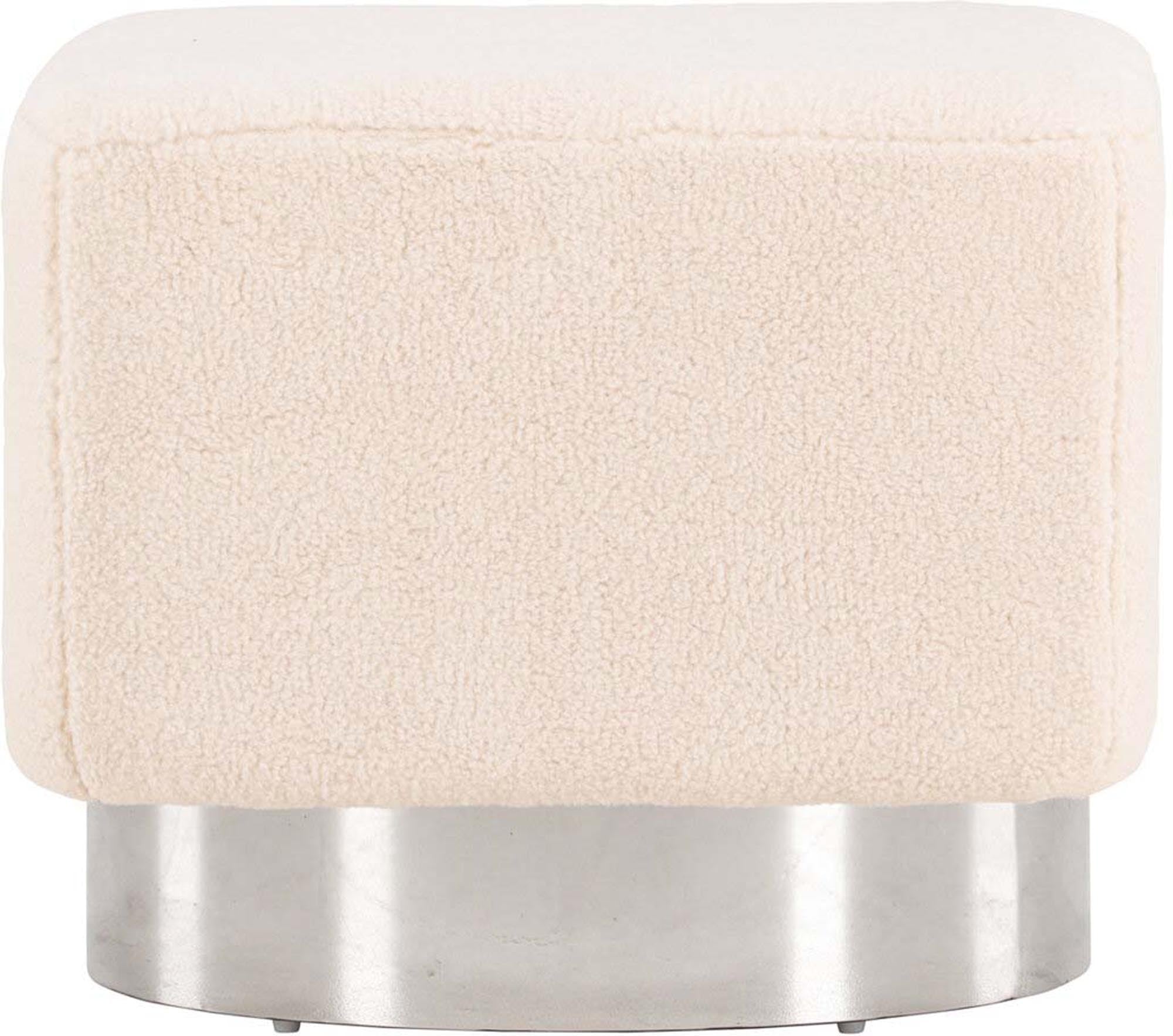 Moderner Newton Hocker von Venture Home in kuscheligem Teddy-Bezug.