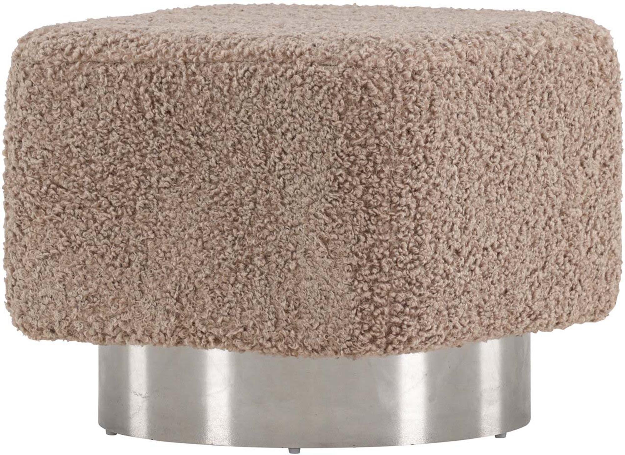 Moderner Newton Hocker von Venture Home in kuscheligem Teddy-Stoff.