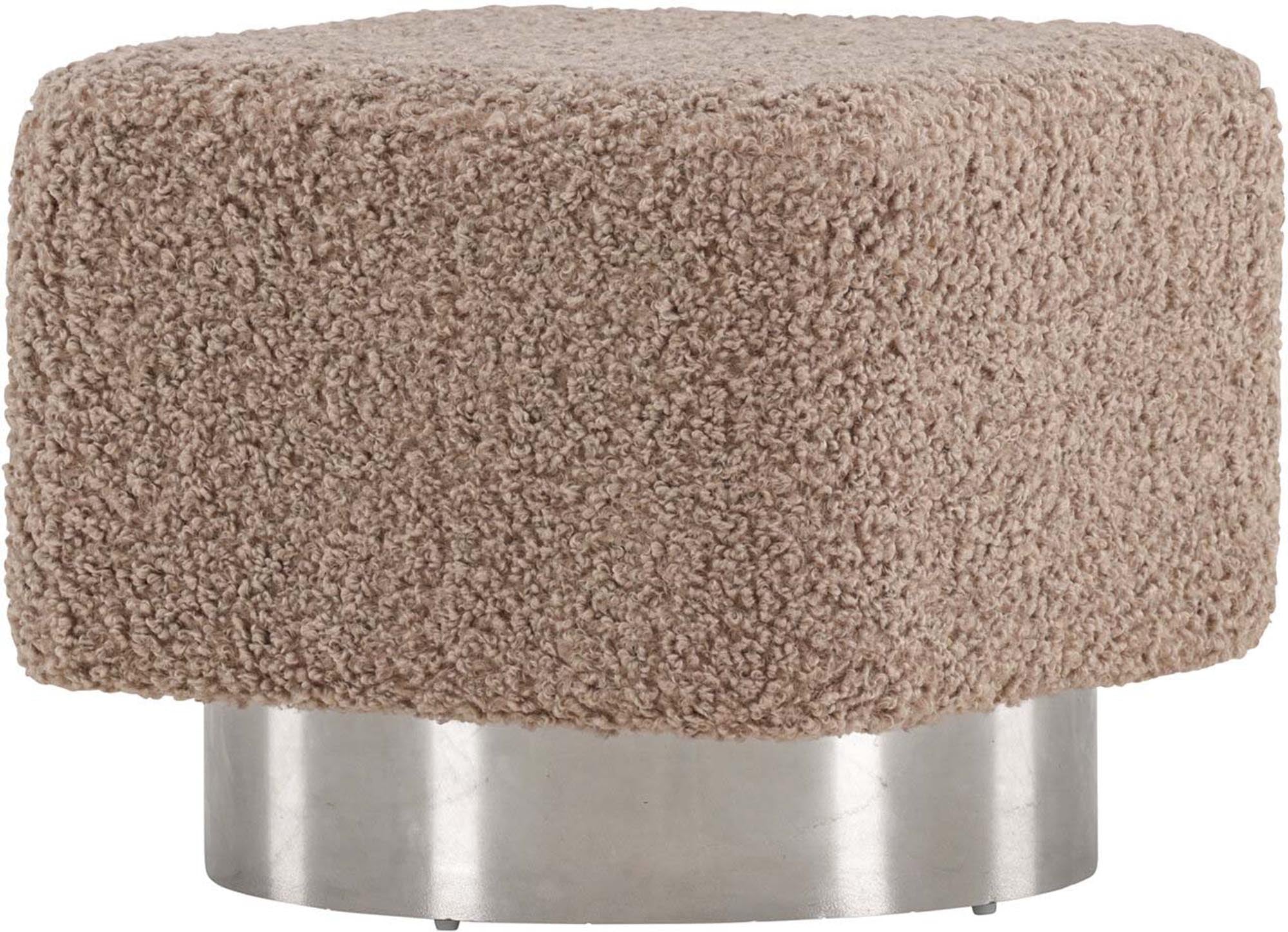 Der Newton Hocker von Venture Home: Stilvoller Teddy-Stoff, kompakt, vielseitig, modern – ein Must-have für jeden Raum.