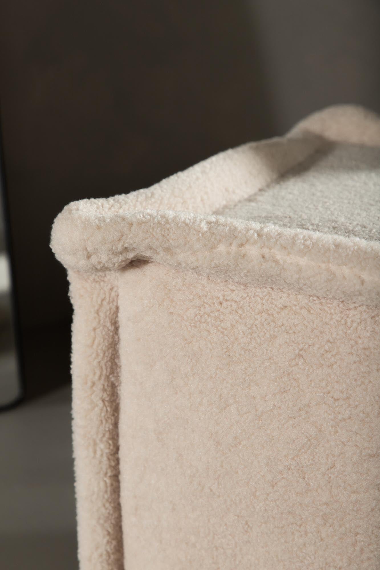 Castine Ottoman / Pouf in Weiss präsentiert im Onlineshop von KAQTU Design AG. Pouf ist von Venture Home